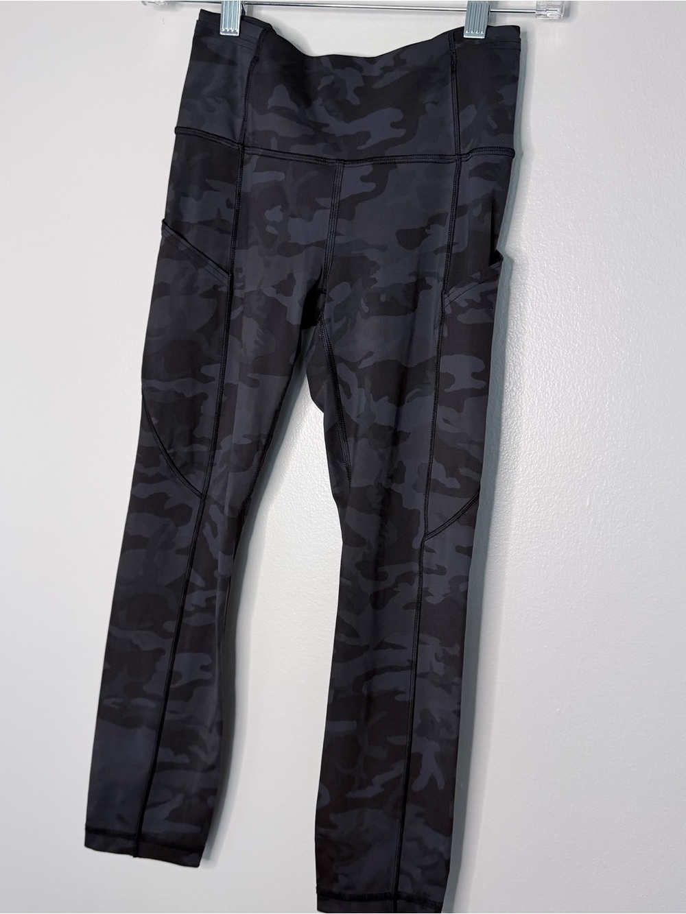 Black & Charcoal Camo Cropped Leggings